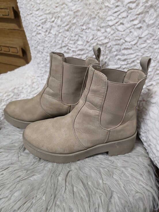 Dirty Laundry Shoes - Dirty Laundry Beige Chelsea Boots